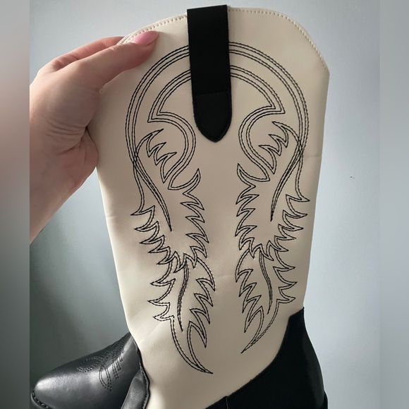 Black white cowboy boots western embroidered detail - Picture 2 of 5